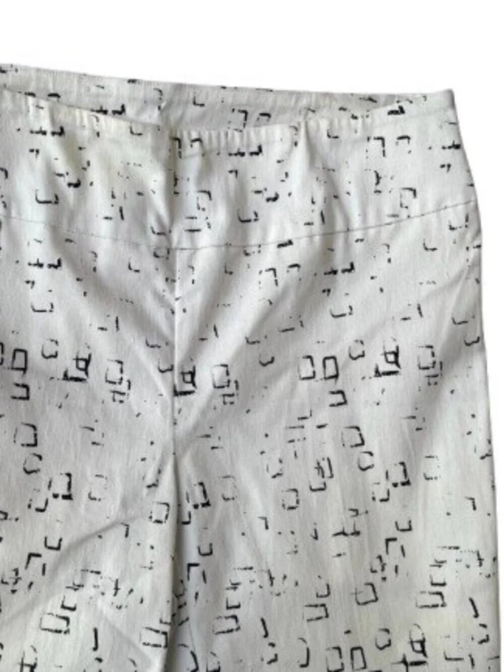 Lisette White Stretch Geometric Pattern Capri Pants - Picture 4 of 6